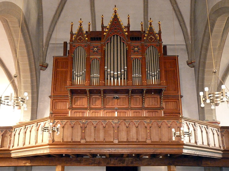 21. Orgel: Das neugotische Gehäuse stammt von Sauer-Orgel von 1897. Das Orgelwerk wurde 1992 erneuert. Es hat 28 klingende Register mit ca. 1.700 Pfeifen, die über 2 Manuale zum Klingen gebracht werden. Die Orgelempore wurde 1992 aus Eichenholz neu gebaut, die Berüstung, in Anlehnung an neugotische Formen gestaltet.
